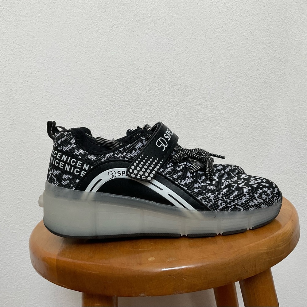 SD Speed Black, White Light Up Wheeled Sneakers Size 38 Women's 7.5 Kid's 6